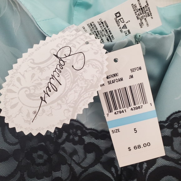 Speechless Party Dress - Picture 3 of 3